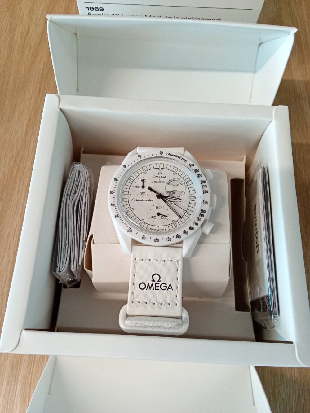 Swatch Omega White Snoopy Speedmaster Moonswatch